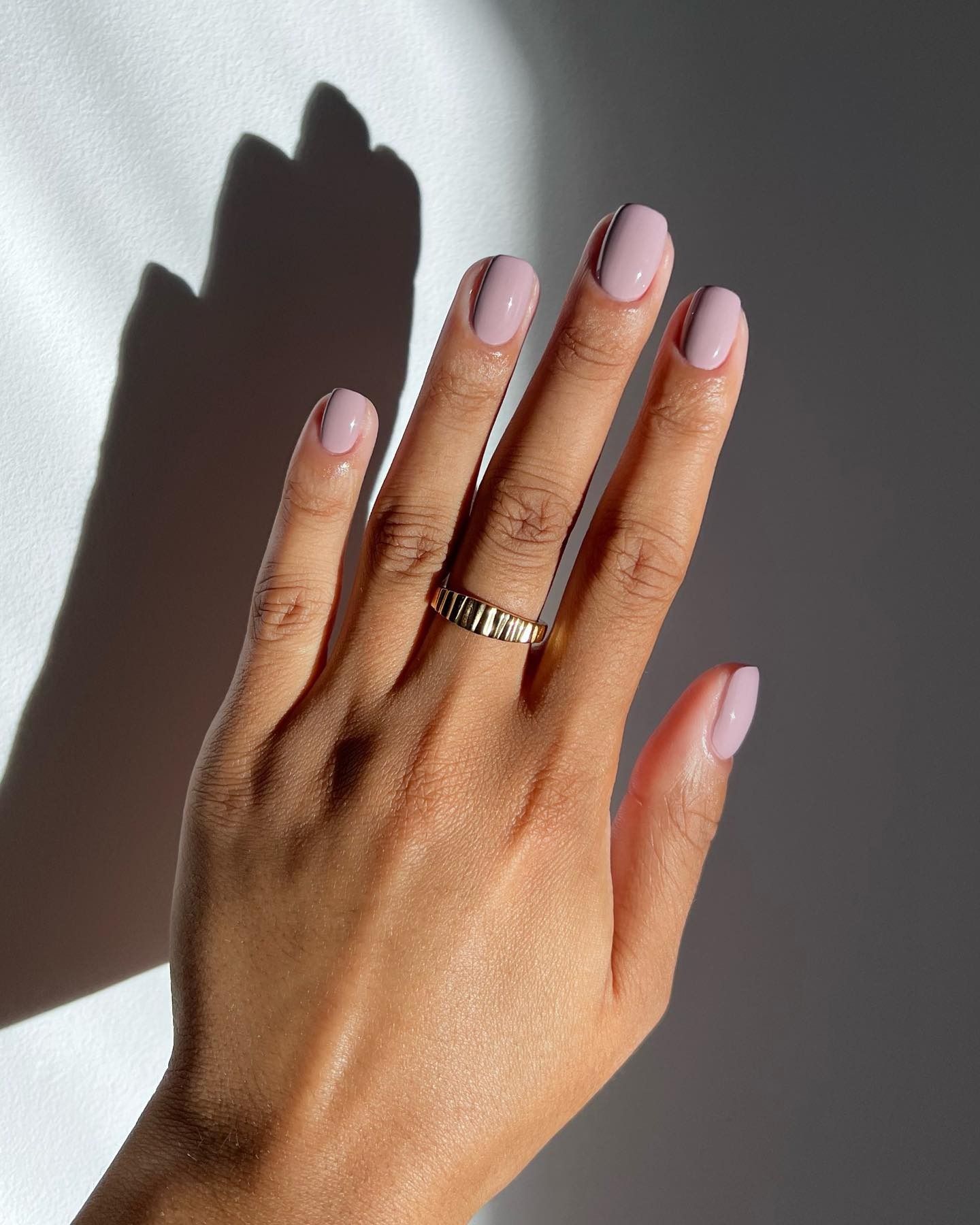A light mauve manicure