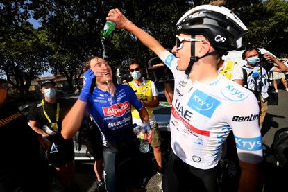 Tour de France peloton suffer through 40º heat: 'For sure it's not