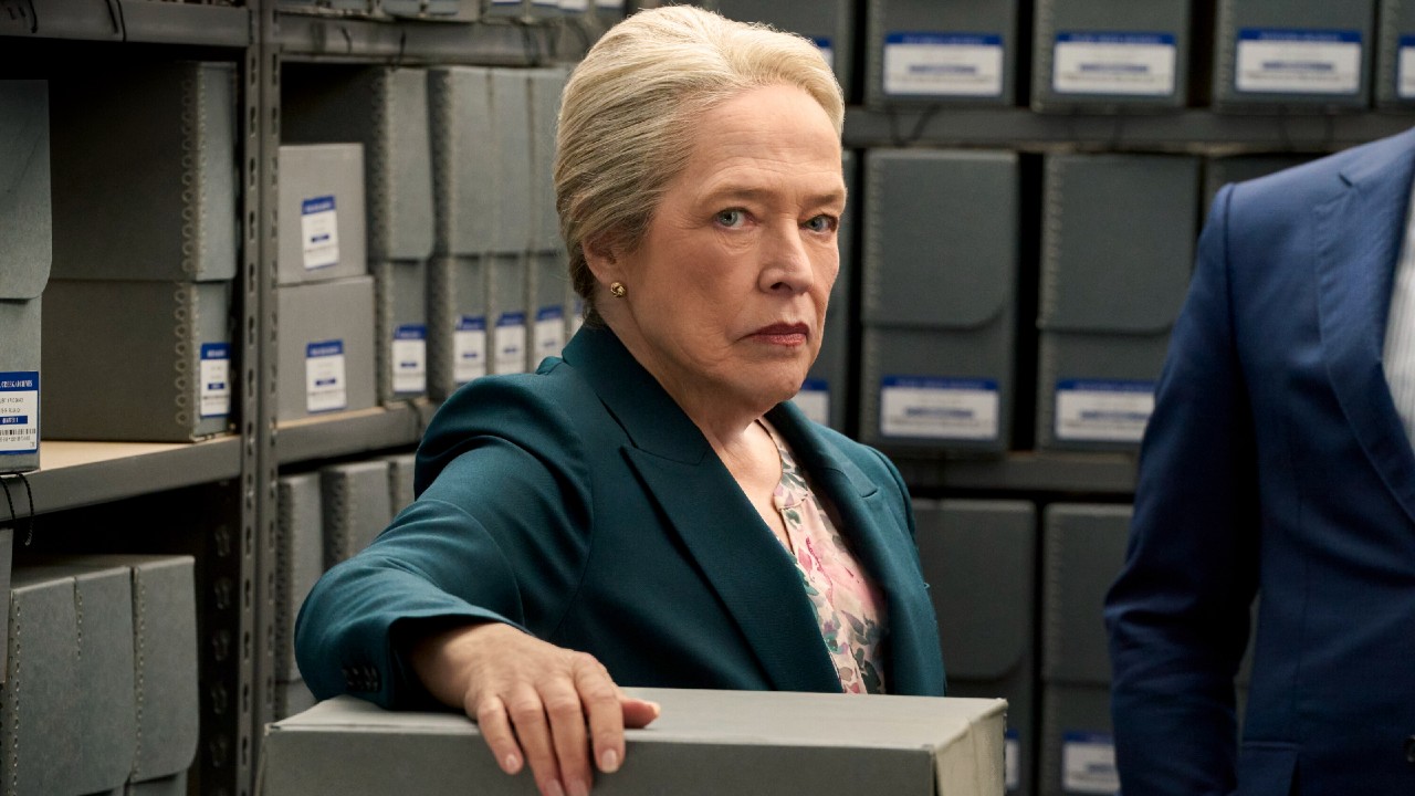 Kathy Bates as Maddie Matlock holding a box of files in Matlock. 