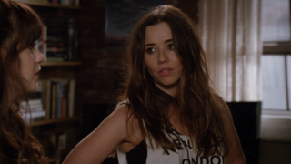 linda cardellini as jess' sister in new girl