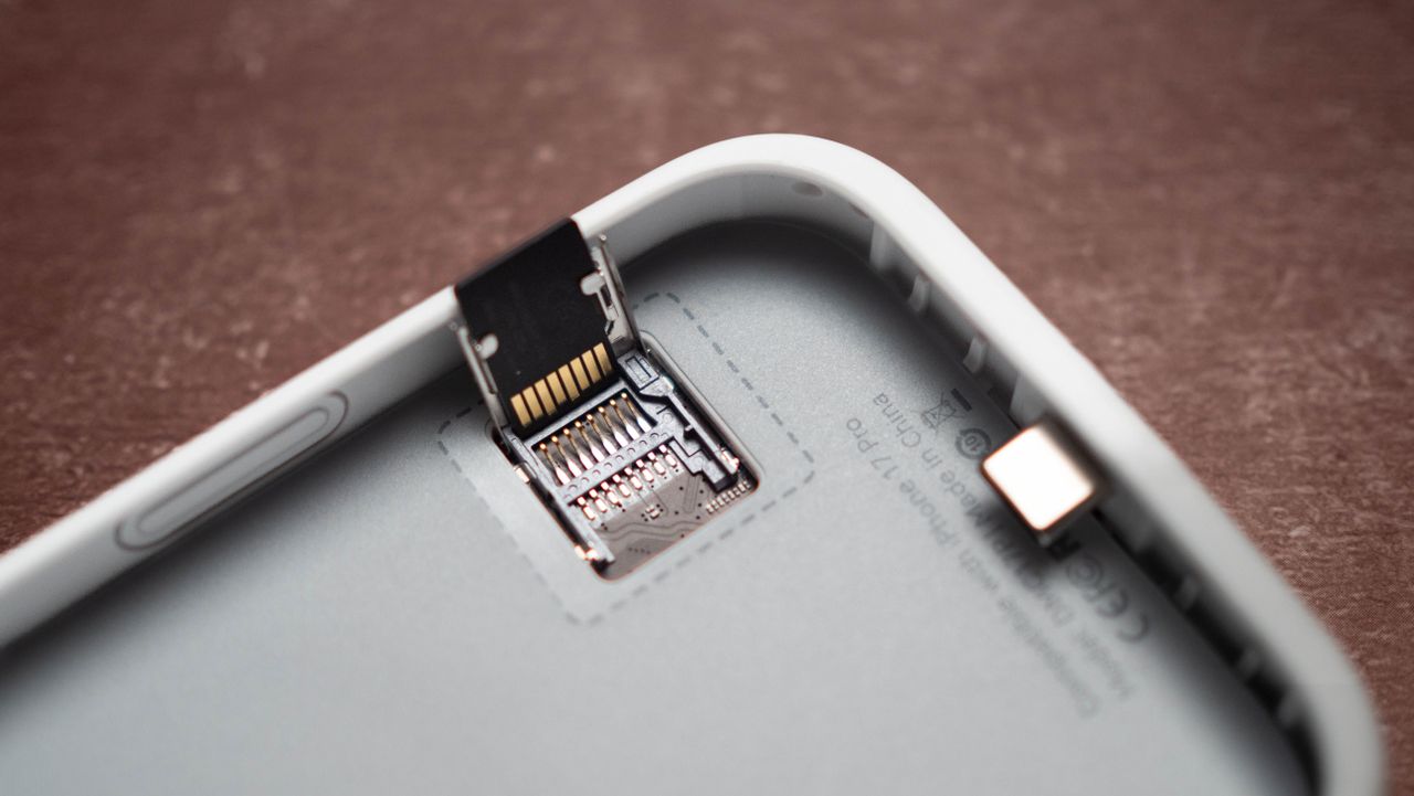 Selfix case used with the iPhone 17 Pro