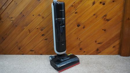 Dreame H15 Pro Heat wet and dry vacuum photographed on a carpet.