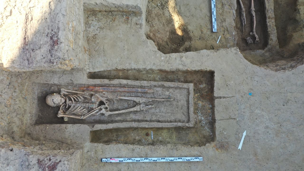 Features of the warrior's tomb suggests that the ancient city had connections with the Sassanid or Second Persian Empire at that time.