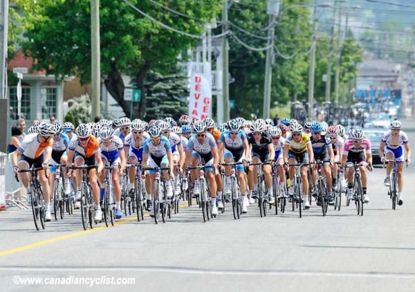 The peloton was intact on the 3 lap final circuit