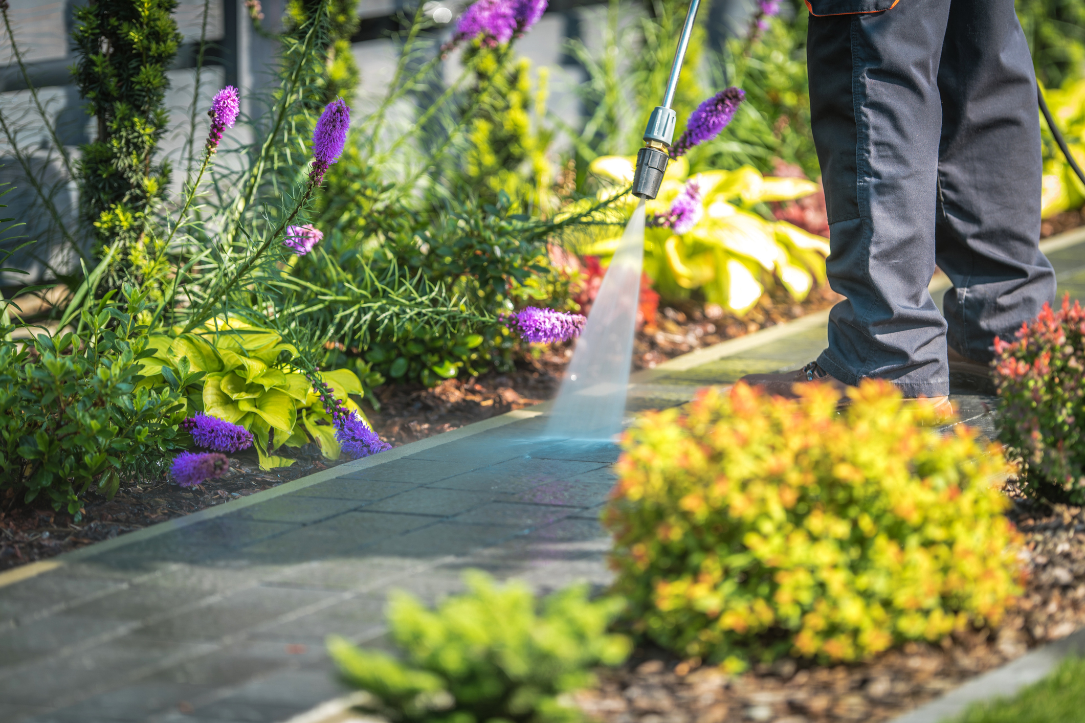 How to use a pressure washer