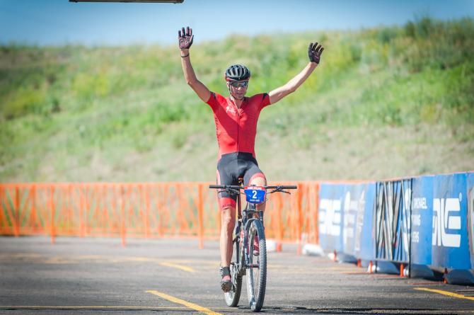 Todd Wells (Specialized) takes a dominant win during the men's elite cross country race.