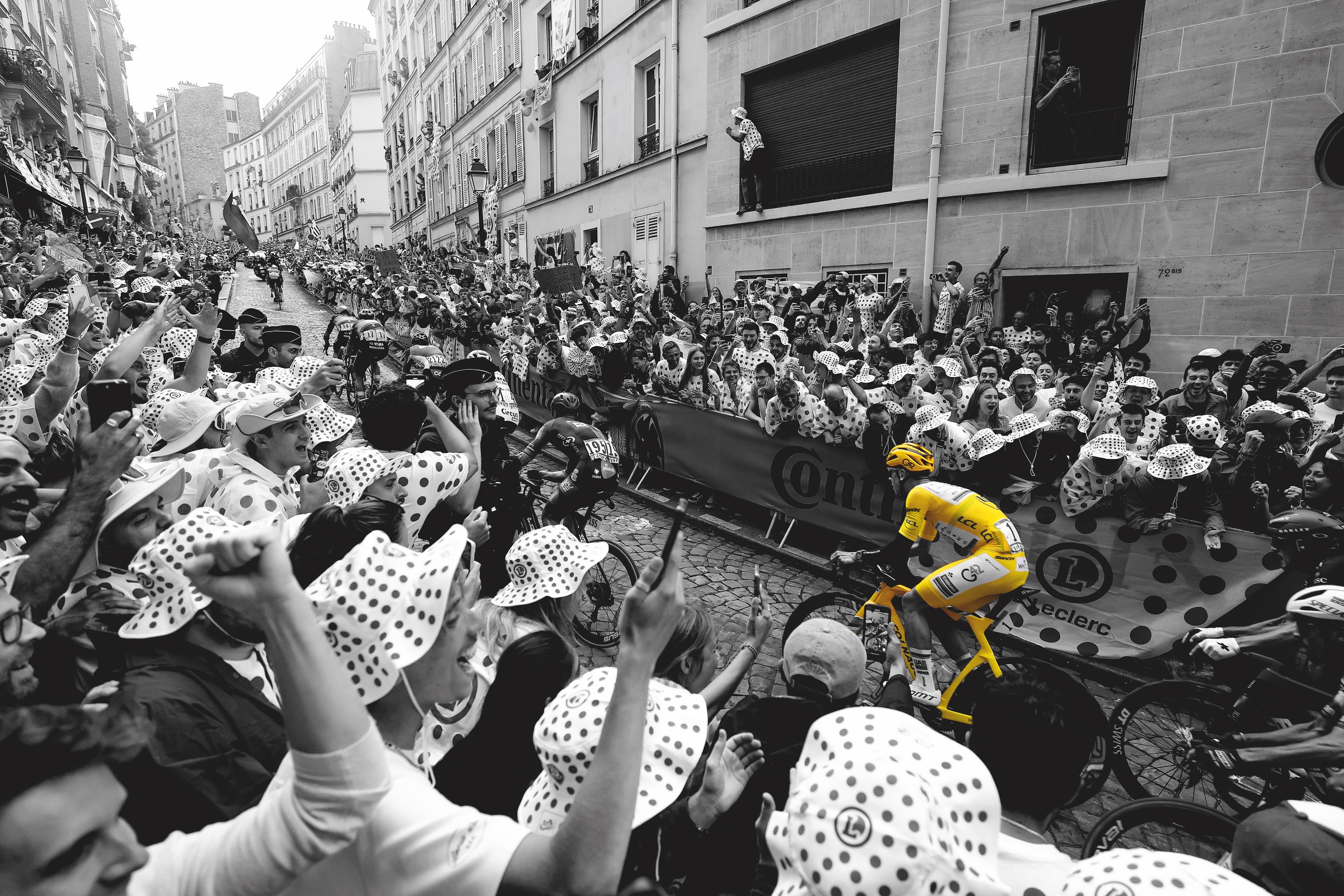 Tadej Poga&amp;#269;ar riders in Montmarte at the Tour de France 2025