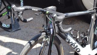 Shimano Dura-Ace R9150 levers control the shifting and braking
