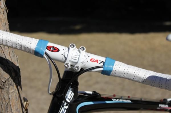 Easton's EA70 bar and EA90 stem finish off the elegant kit