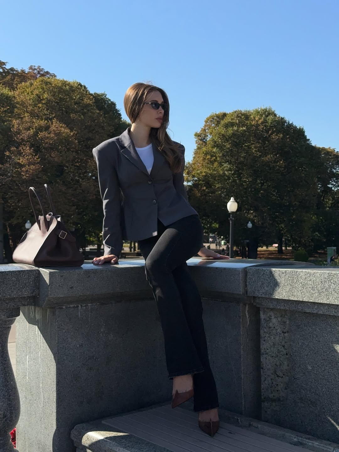 Woman wearing fall blazer with jeans outfit 2025.