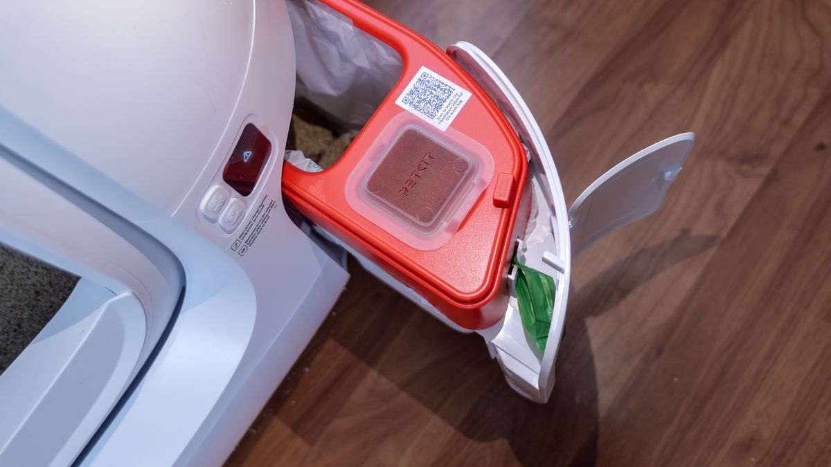 Petkit Purobot Max Pro 2 robotic litter box.