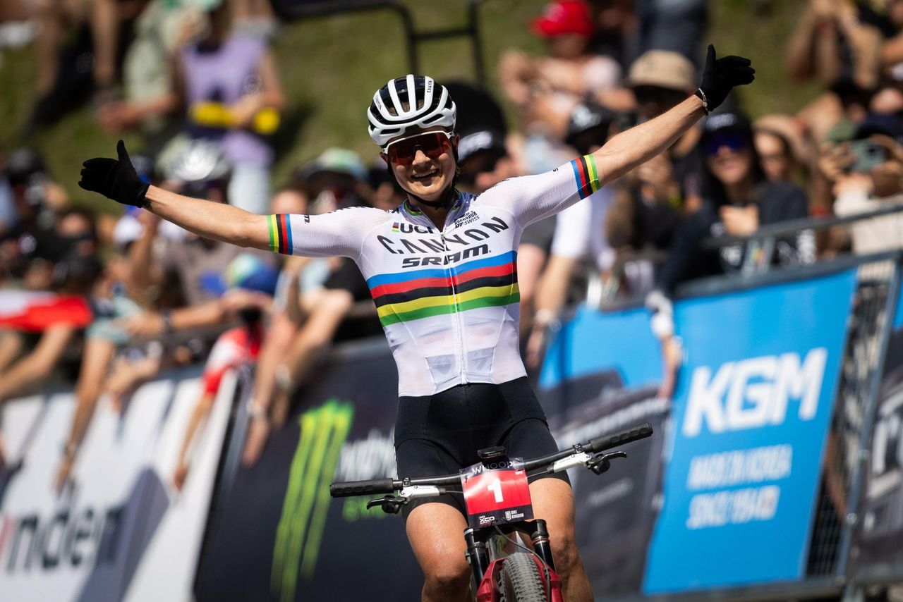 Jenny Rissveds triomphe à Lenzerheide ; Luca Martin décroche sa première victoire