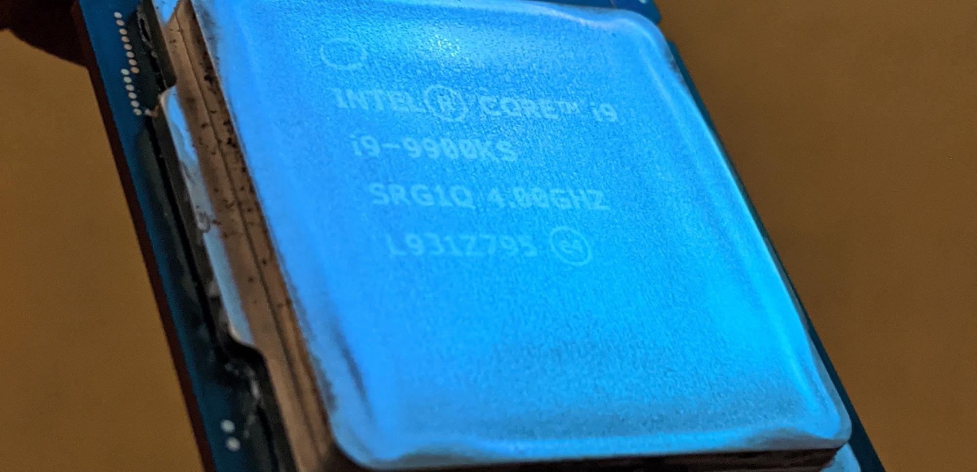 Redenaar draadloos Discriminatie 6.9 GHz on All 8 Cores: How I Set a World Record with a Core i9-9900KS |  Tom's Hardware
