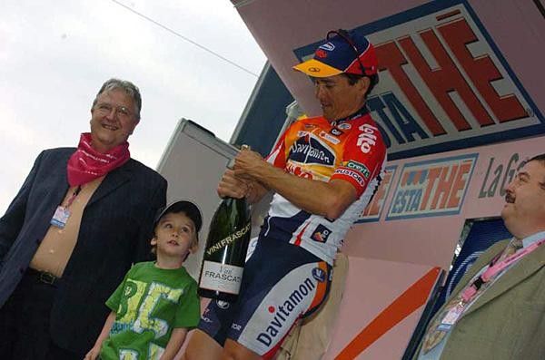 Robbie McEwen (Davitamon-Lotto) has done this before