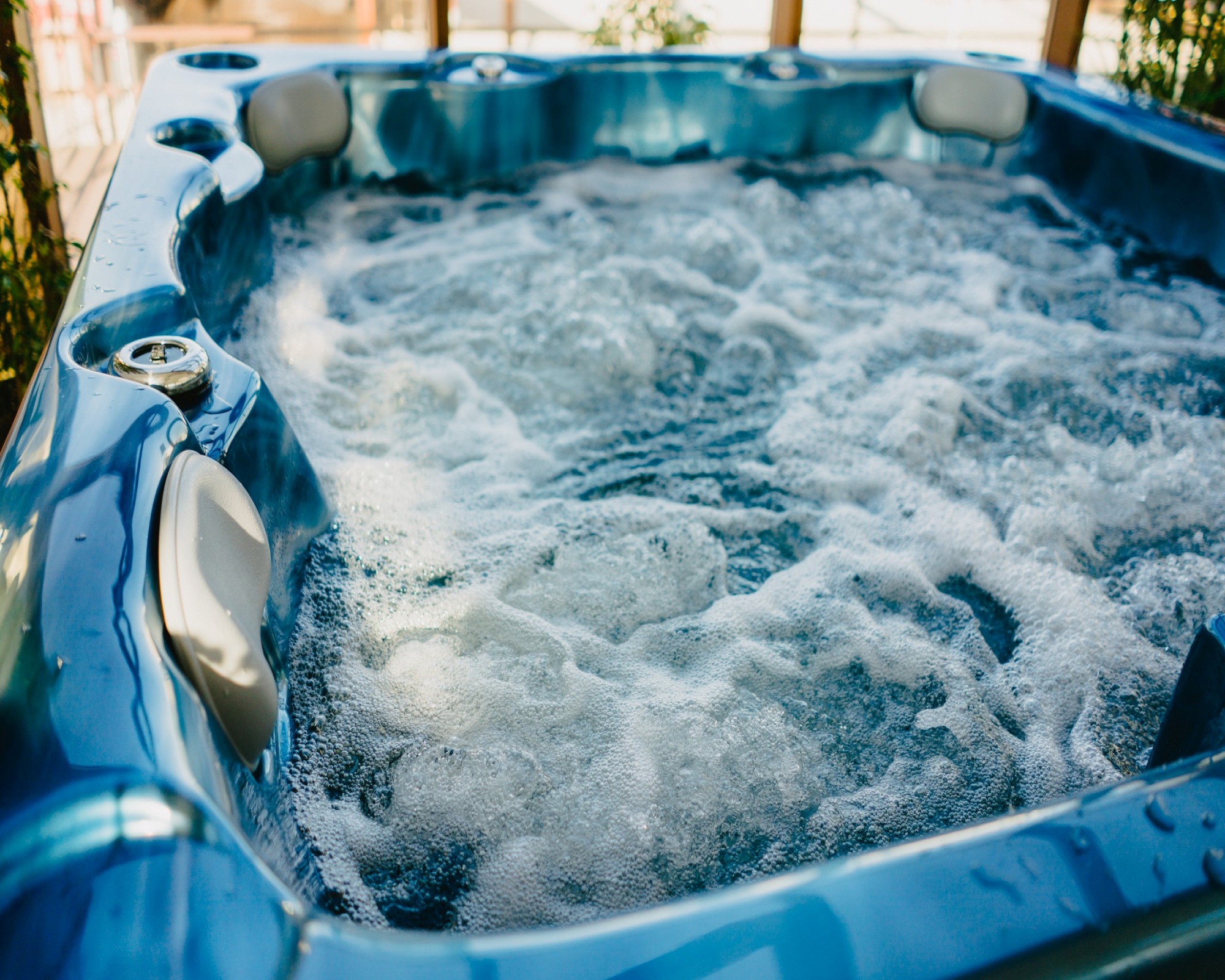 How to lower chlorine in a hot tub: expert tips for success | Gardeningetc