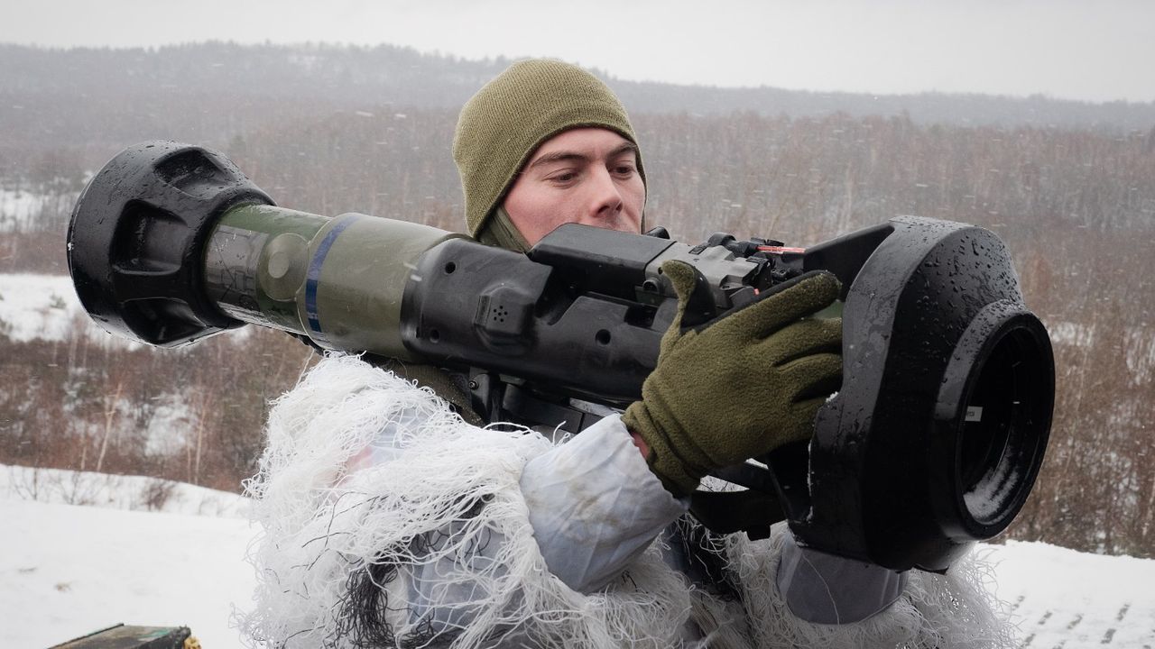 Ukrainian troops testing anti-aircraft missiles 