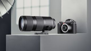 The new Leica Vario-Elmarit-SL 70–200 f/2.8 ASPH on display with the new 2x Extender attached to a Leica SL3