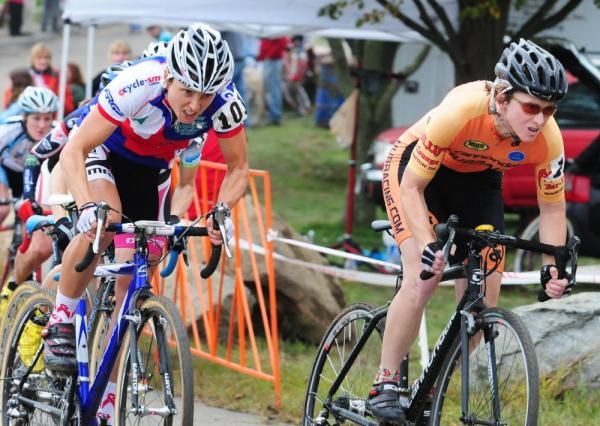 Verge New England Cyclo-Cross series leader Natasha Elliott (Garneau Club Chaussure Ogilvy).