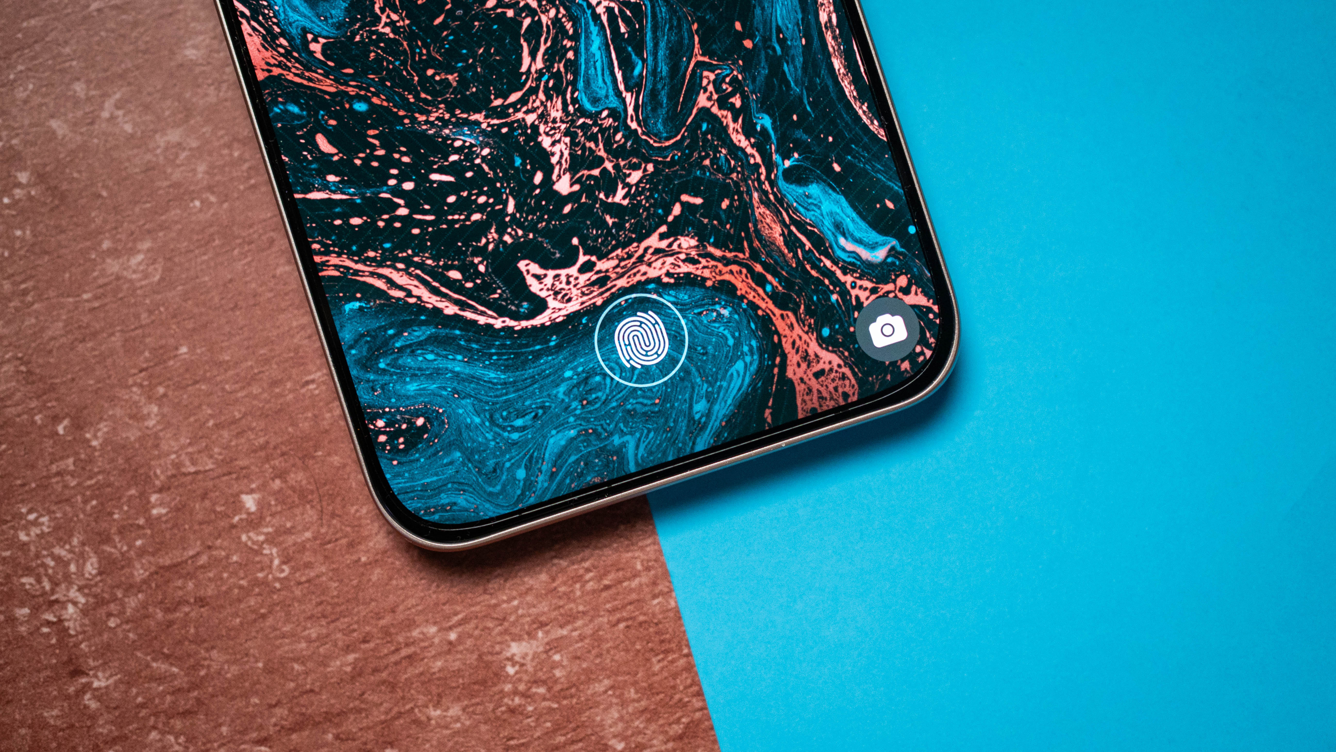 Honor 400 authentication module against red and blue background