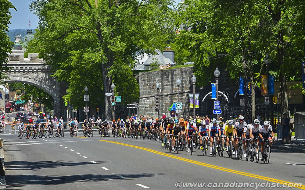 The peloton along the walls of old Fort Quebec