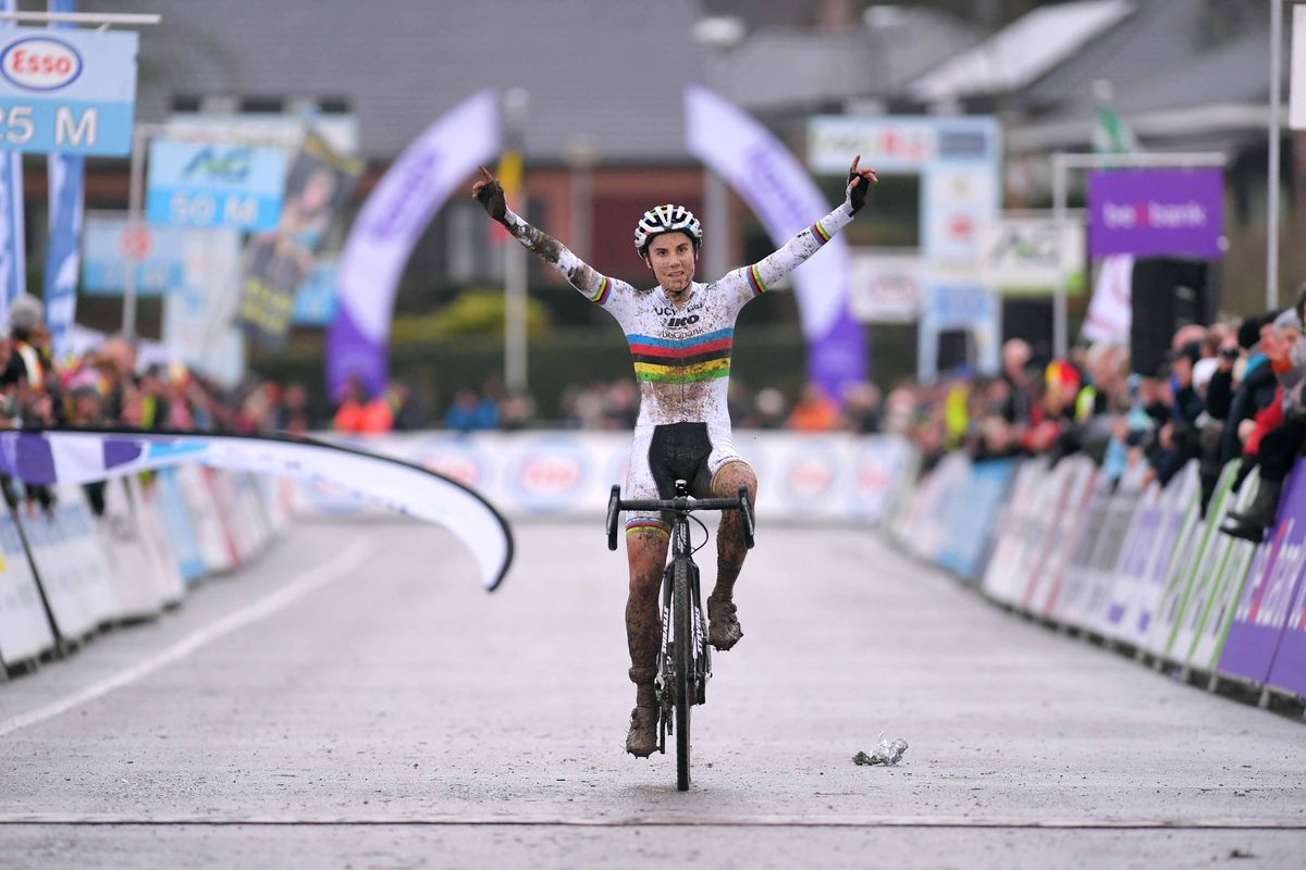 Sanne Cant celebrates a 10th national title.