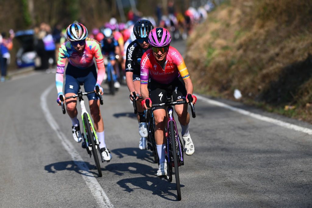 CITTIGLIO ITALY MARCH 20 Ashleigh Moolman-Pasio of South Africa and Team SD Worx competes during the 46th Trofeo Alfredo BindaComune di Cittiglio 2021 Womens Elite a 1418km one day race from Cocquio Trevisago to Cittiglio TrBinda UCIWWT on March 20 2022 in Cittiglio Italy Photo by Tim de WaeleGetty Images