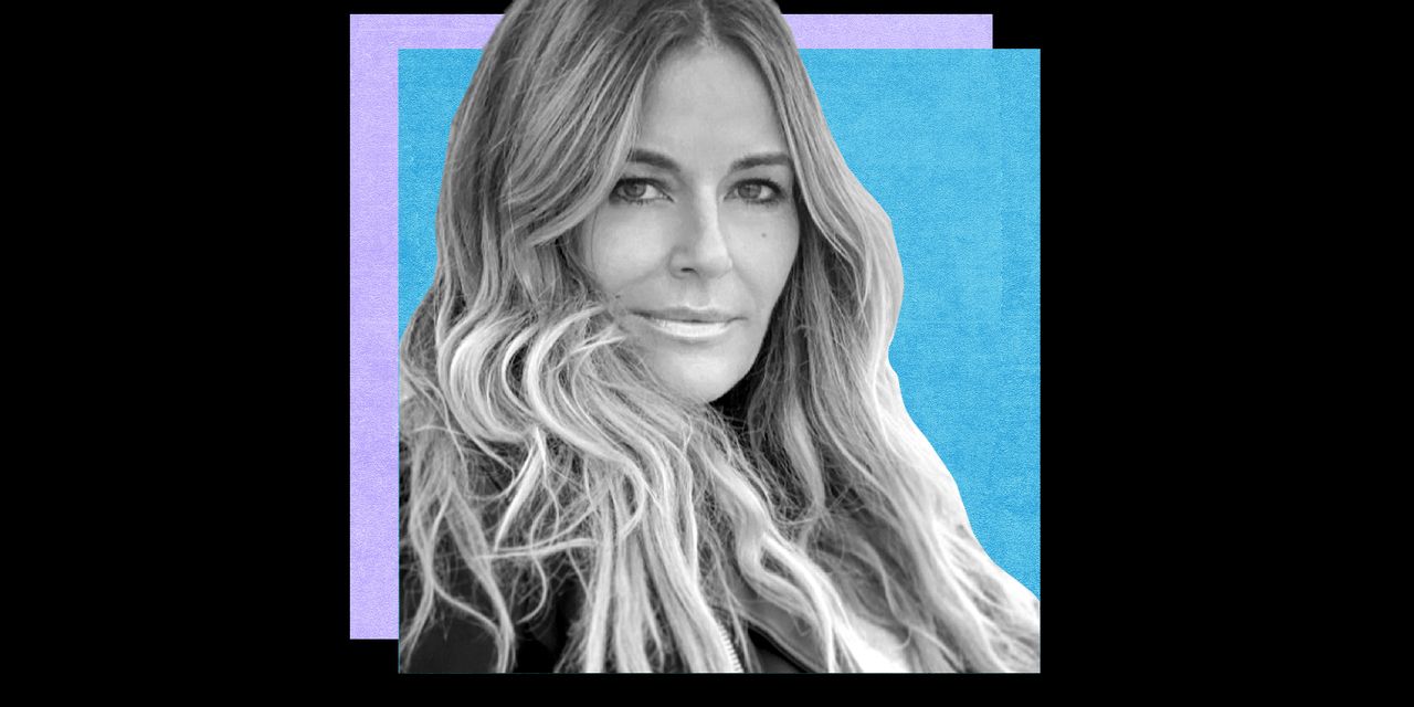 Headshot of Kelly Bensimon for She Pivots podcast