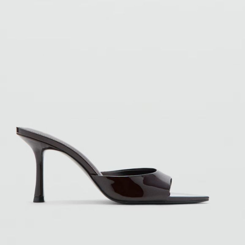 Patent leather high-heeled sandals cut out 