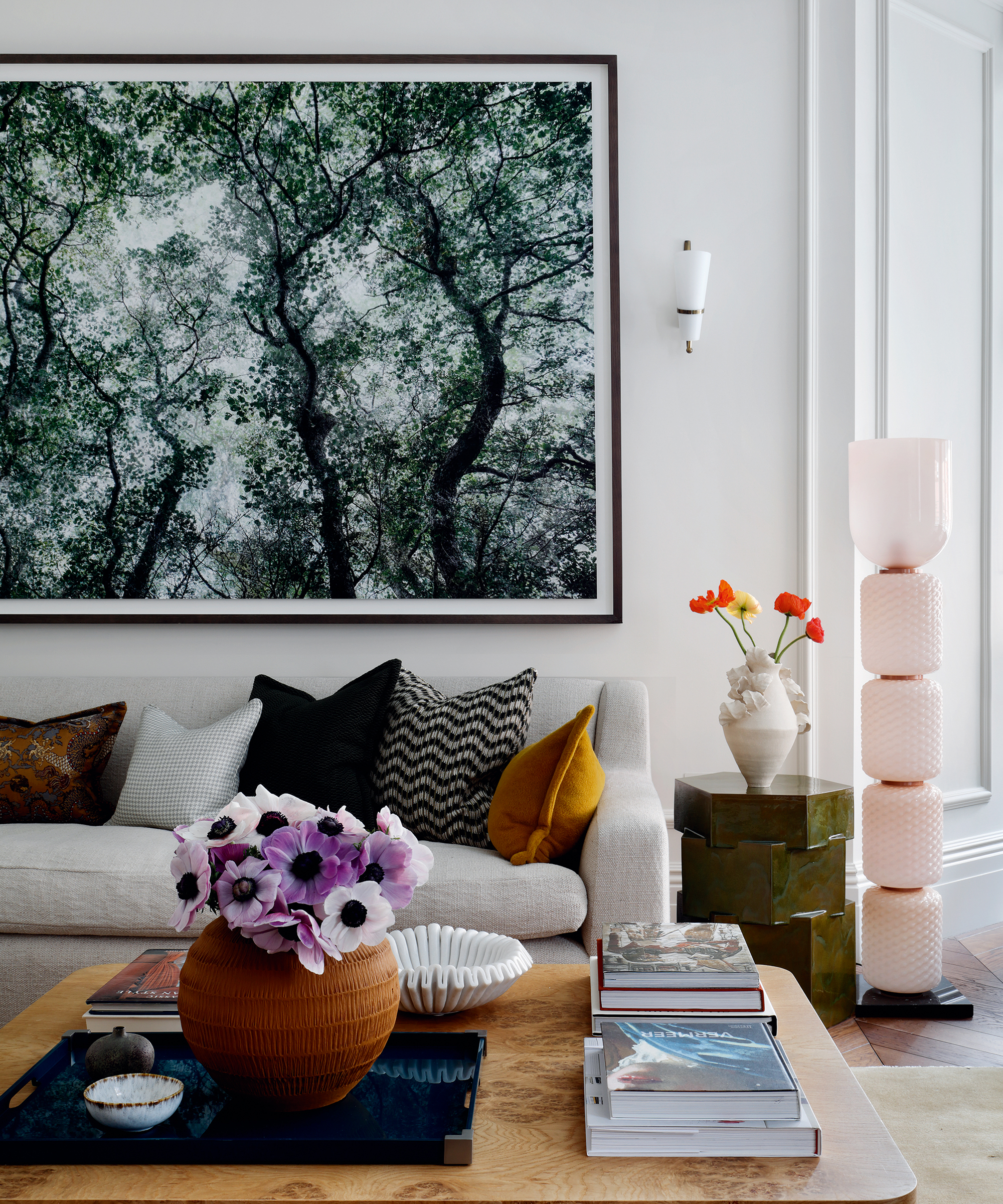 white living room with white sofa, floor lamp and wall lamp