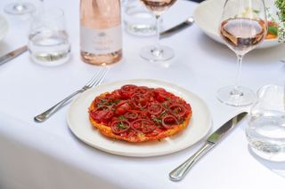 Rosewood London_Villa Minuty_Terrace_Small Plates_Coeur De Boef Tomato Tatin_1