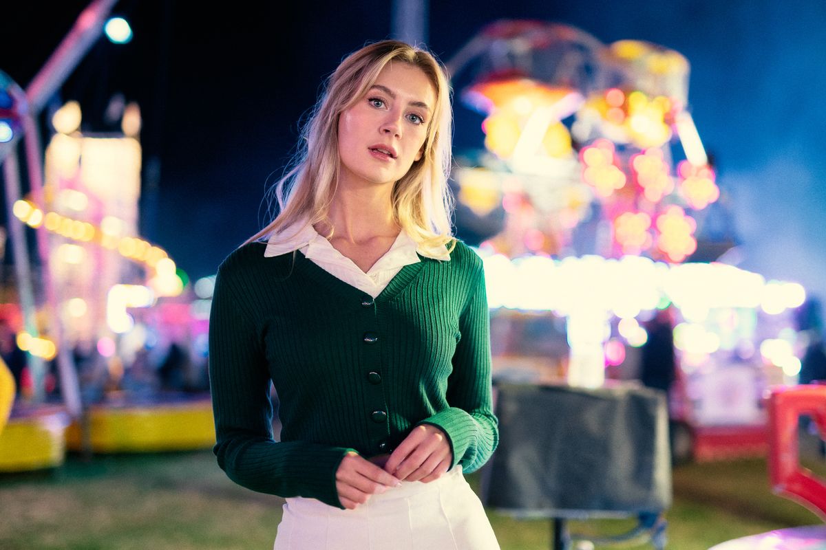 How to shoot stunning portrait photos at a fairground after dark