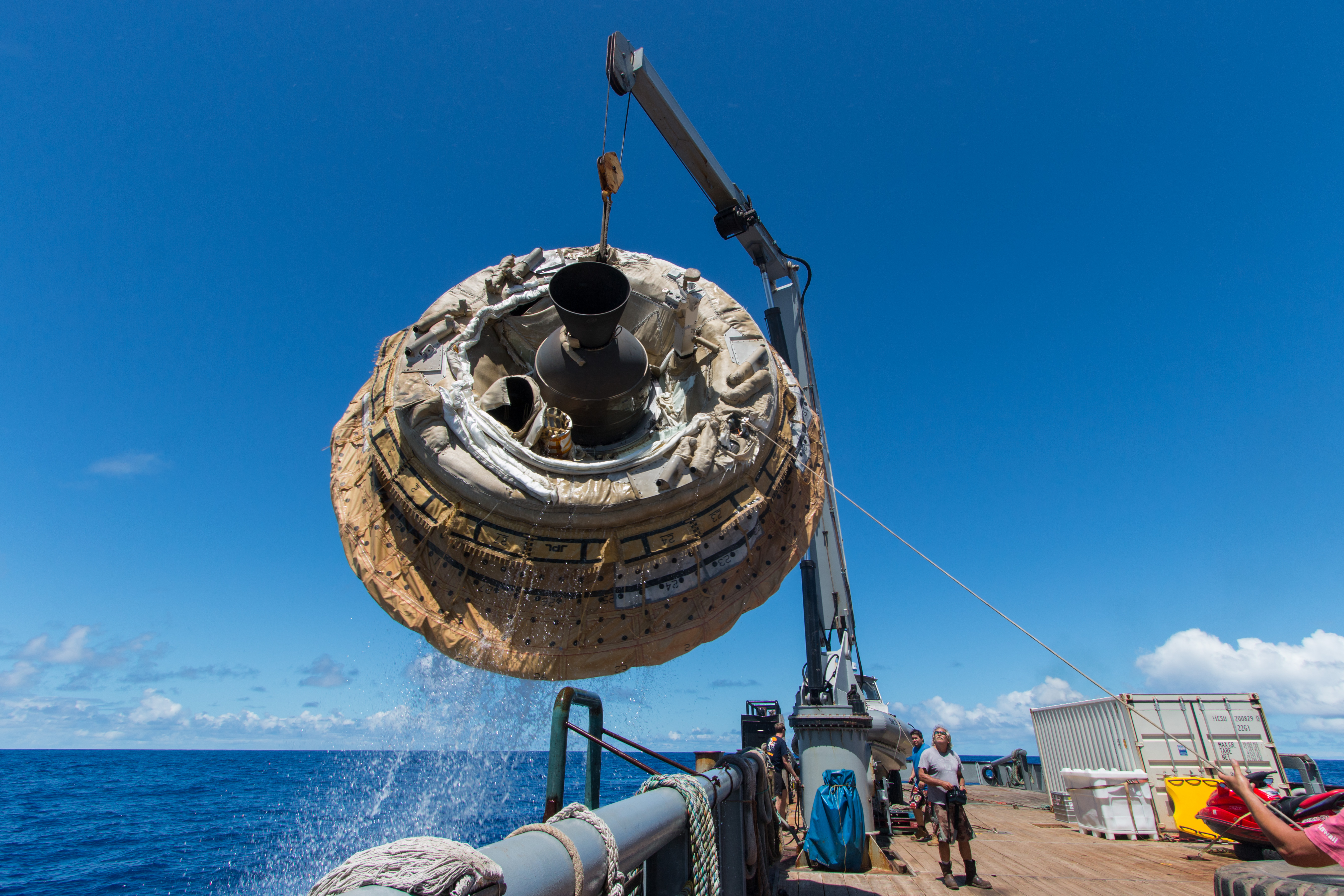 NASA&#039;s LDSD Test Vehicle Pulled From the Ocean