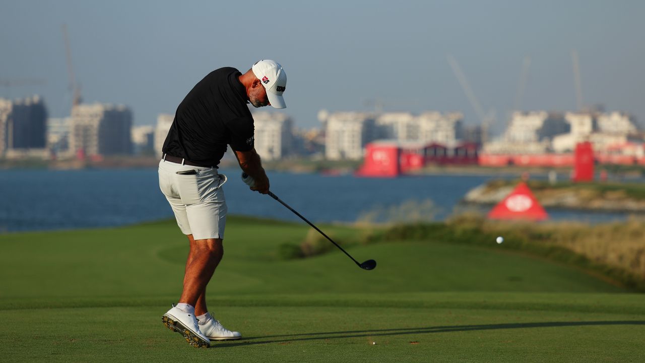 Paul Waring takes a shot at the Abu Dhabi HSBC Championship