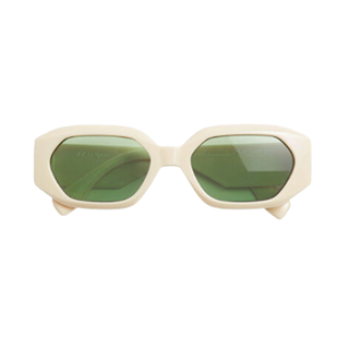 Outfit Sandwiching: white sunglasses