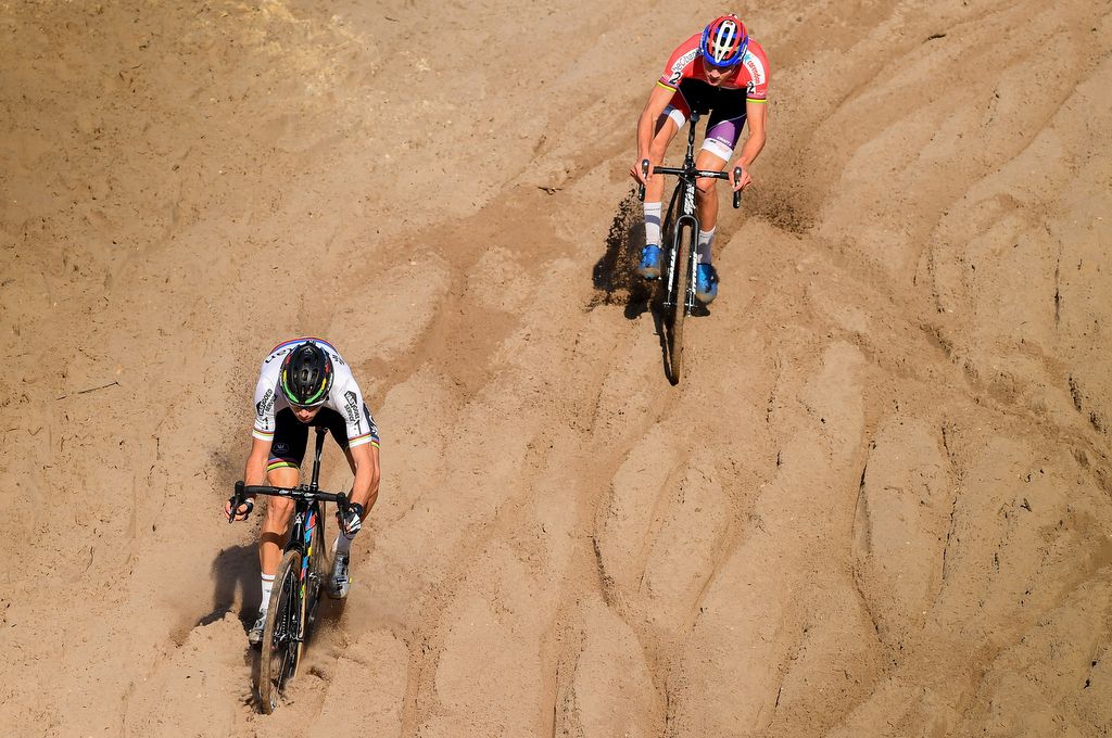Wout Van Aert (Crelan-Vastgoedservice) leading Mathieu van der Poel (Beobank-Corendon)