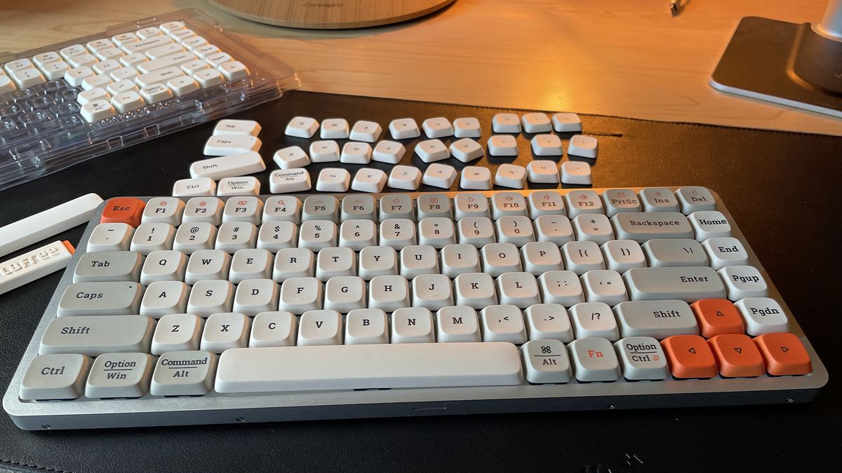 A few shots of the Lofree Flow84 mechanical keyboard.