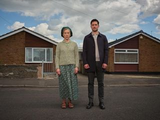 DI Matthew Venn (Ben Aldridge) with estranged Mum (Juliet Stevenson).