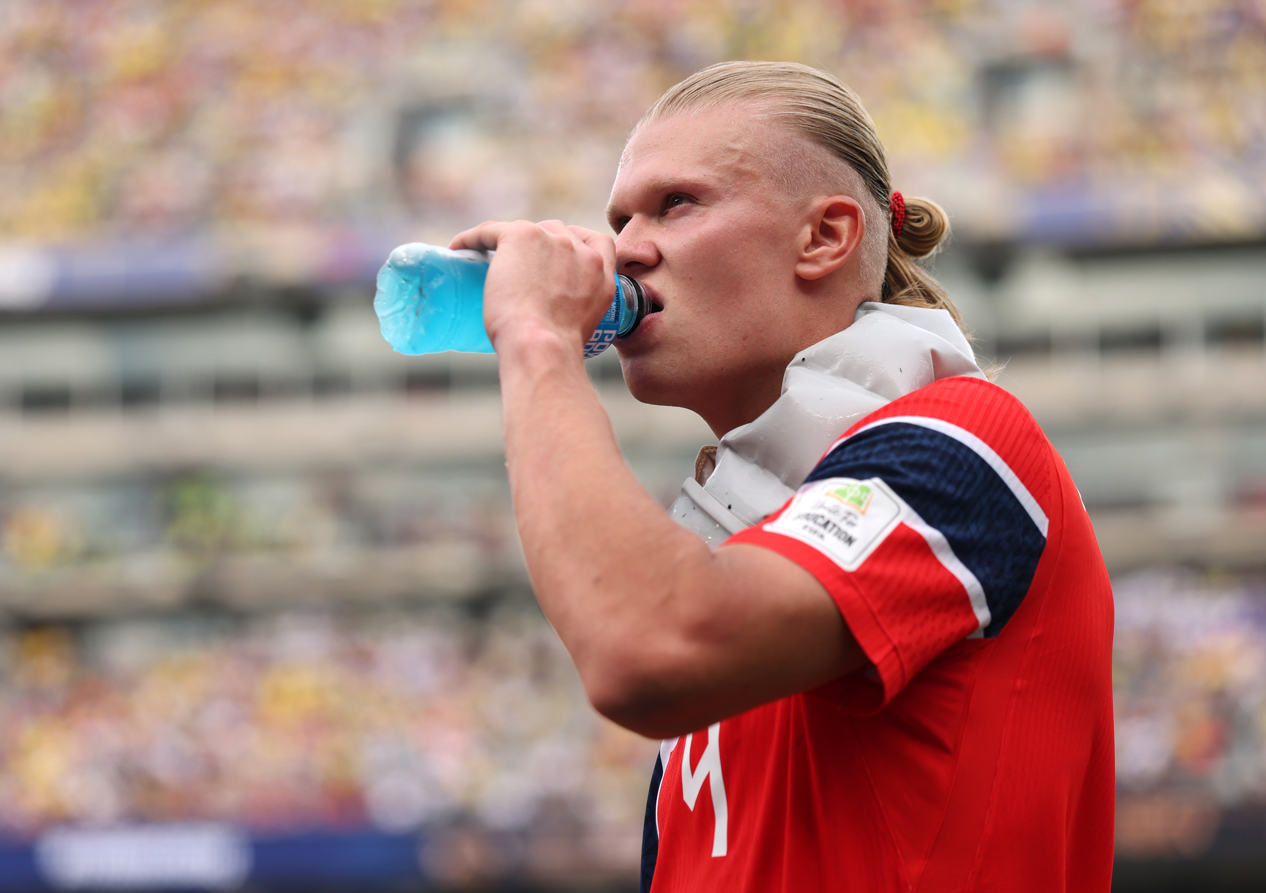 EAST RUTHERFORD, NEW JERSEY - JULY 05: Erling Haaland #9 of Norway cools off during a hydration break in the FIFA World Cup 2026 Round of 16 match between Brazil and Norway at New York New Jersey Stadium on July 05, 2026 in East Rutherford, New Jersey. (Photo by Maddie Meyer - FIFA/FIFA via Getty Images)