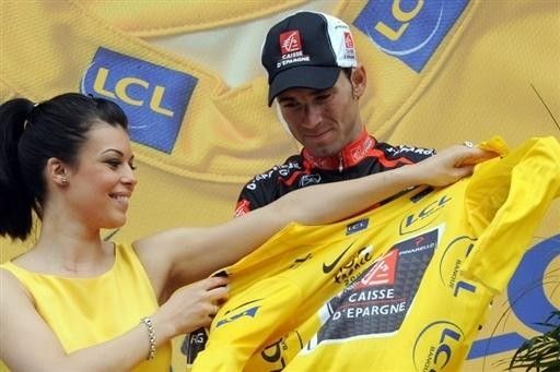 Alejandro Valverde (Caisse d'Epargne) takes another yellow jersey.