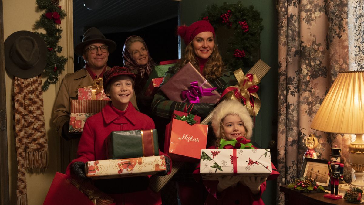 Peter Billingsley, River Drosche, Julie Hagerty, Erinn Hayes and Julianna Layne in A Christmas Story Christmas