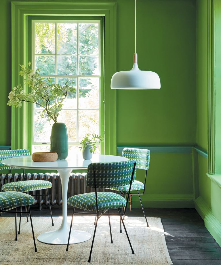 室内设计师展示他们最喜欢的绿色涂料，绿色在餐厅里