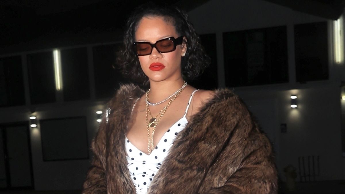 Rihanna Out-Rihannas Herself in a Statement Fur Coat and Polka Dot ...