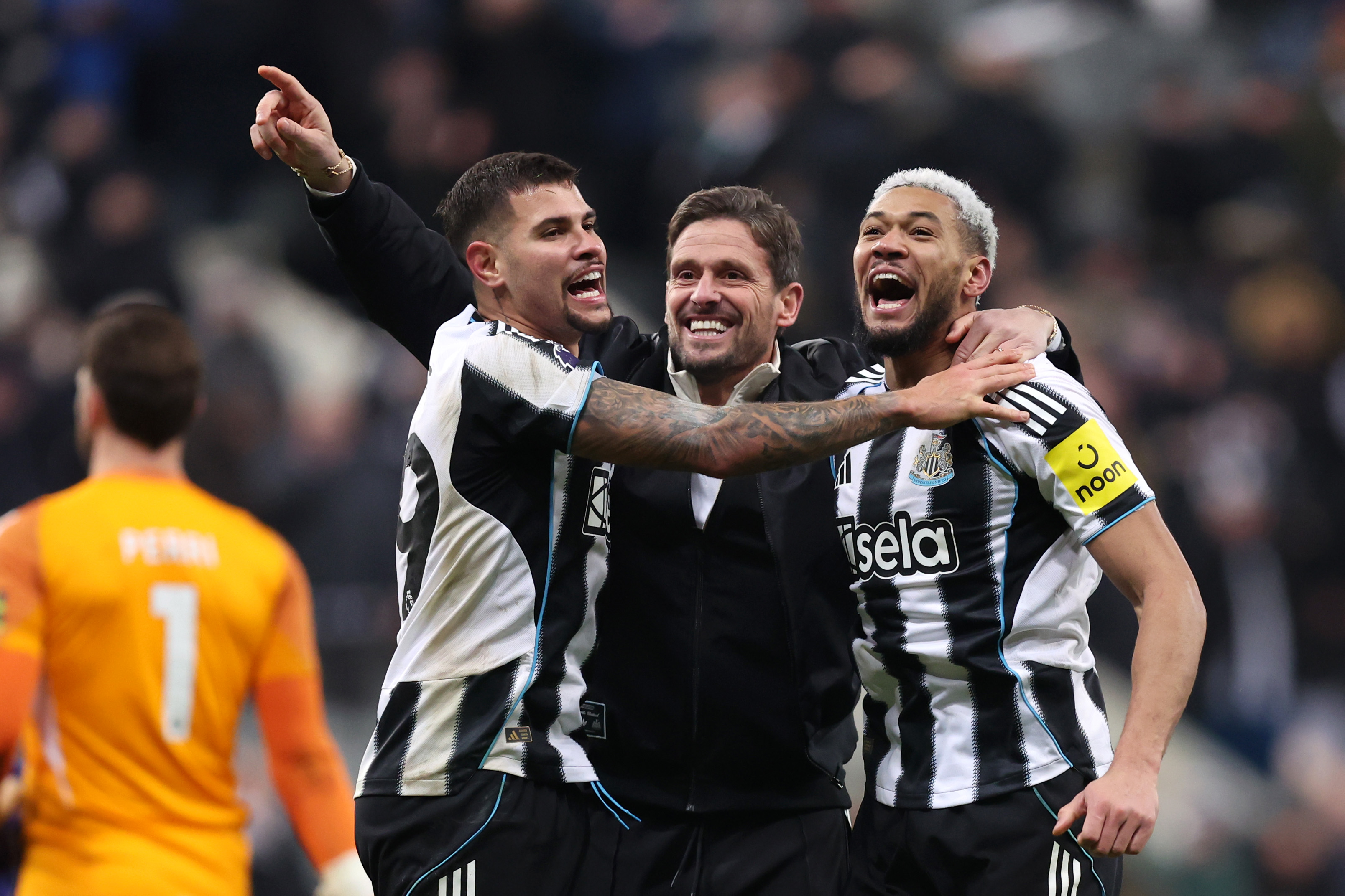 NEWCASTLE UPON TYNE, ENGLAND - JANUARY 07: Bruno Guimaraes, assistant manager Jason Tindall and Joelinton of Newcastle United celebrate victory after the Premier League match between Newcastle United and Leeds United at St James&amp;amp;apos; Park on January 07, 2026 in Newcastle upon Tyne, England. (Photo by George Wood/Getty Images)
