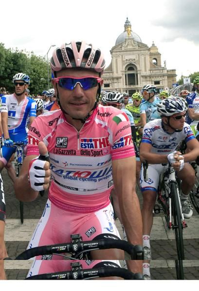 Thumbs up from maglia rosa wearer Joaquim Rodriguez (Katusha) who awaits the start of stage 11.