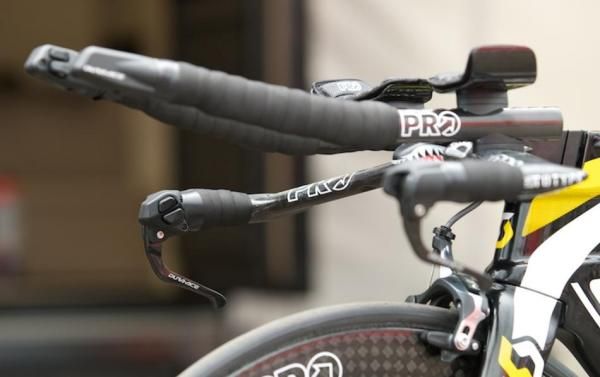 The cockpit set up with Shimano Di2.