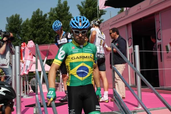 Murilo Fisher (Garmin-Cervelo) in the distinctive jersey of Brazilian champion.