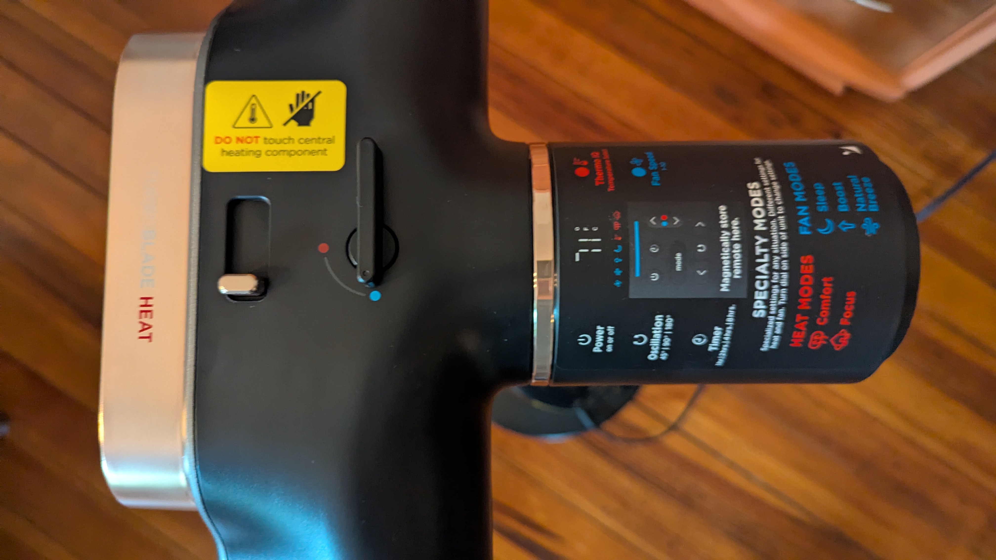 Close up of heater switch on Shark TurboBlade Cool + Heat