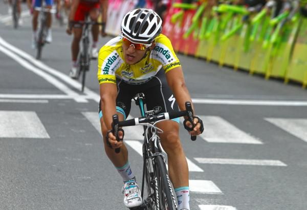 Michal Kwiatkowski (Omega Pharma-Quickstep) came across in third and lost the race lead on time bonuses