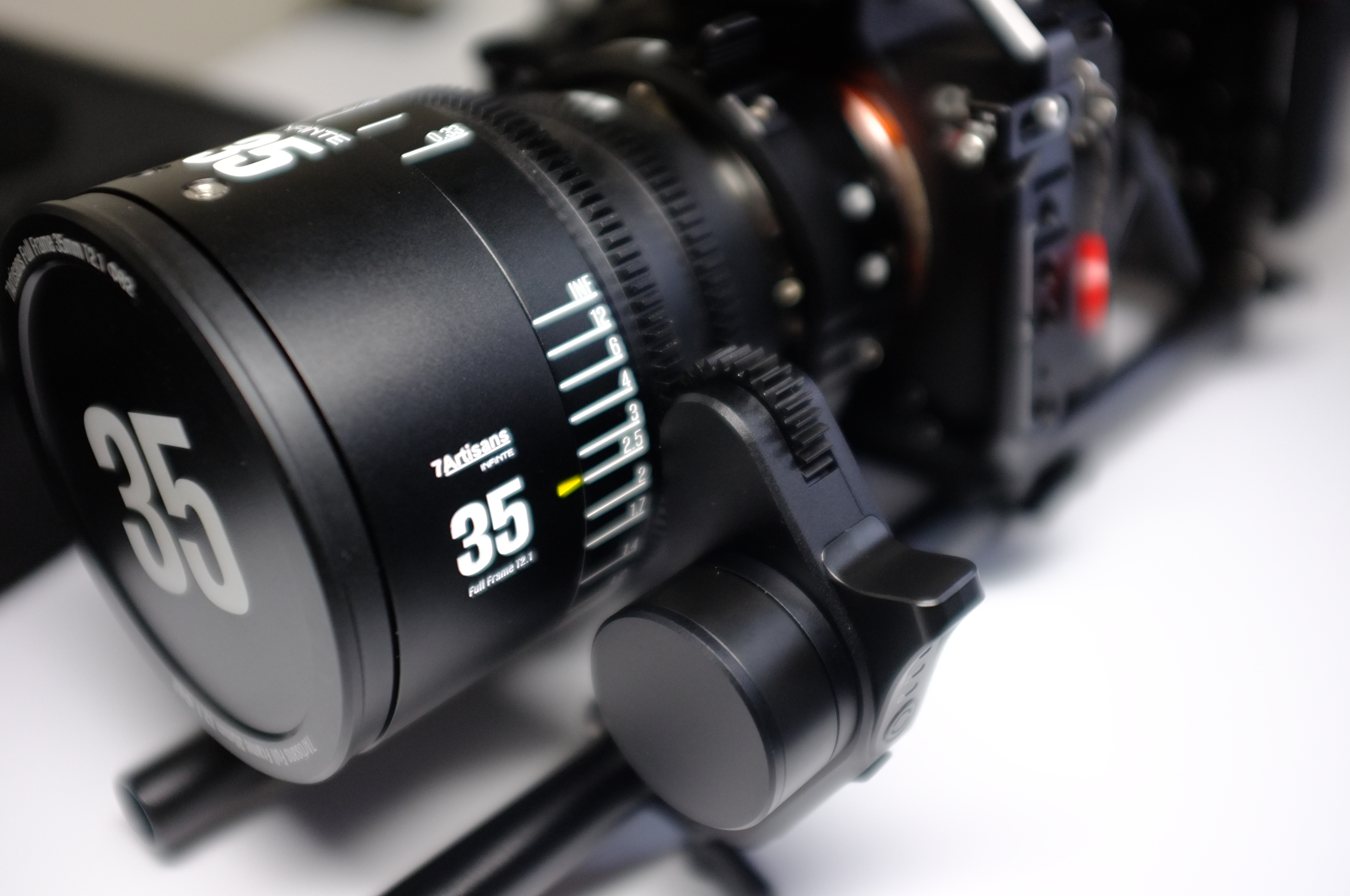 A viltrox nexusfocus f1