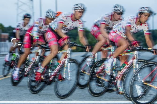 The Jelly Belly team starts to come together at the front.